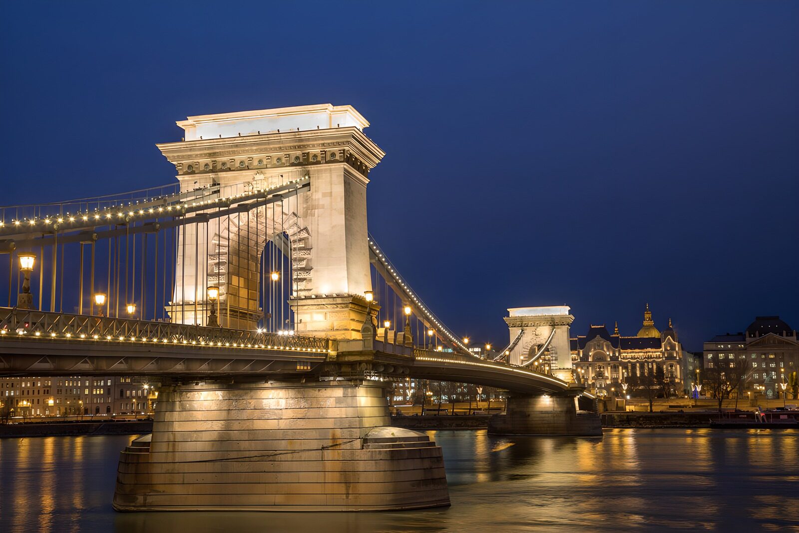 TPFR80495: Le Pont des chaînes de Budapest la nuit