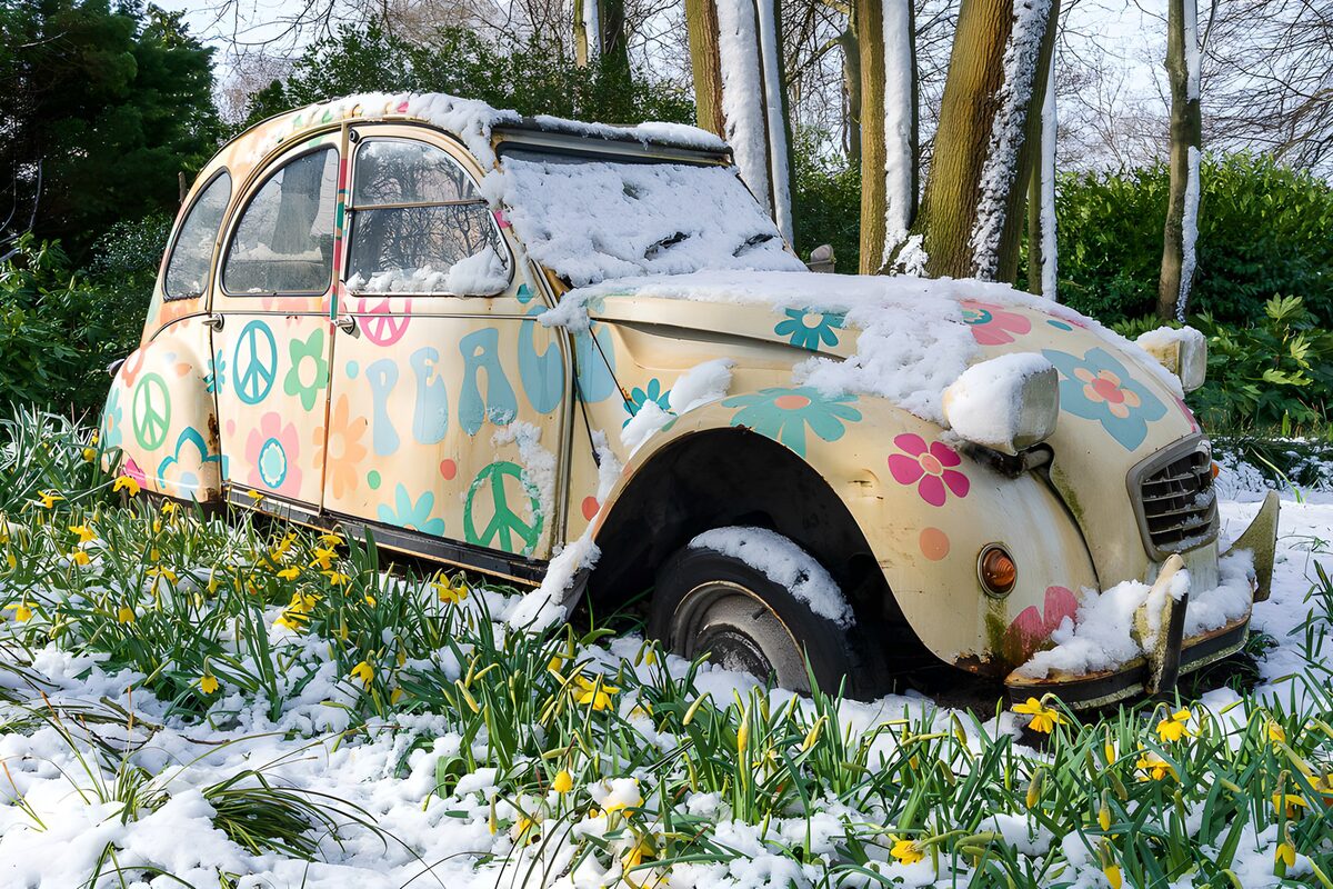 TPFR10013: Voiture hippie sous la neige