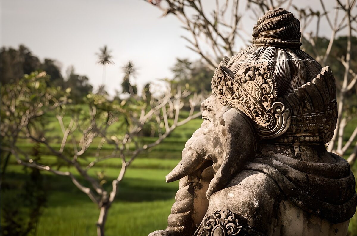 Statue de Ganesha au milieu des rizières