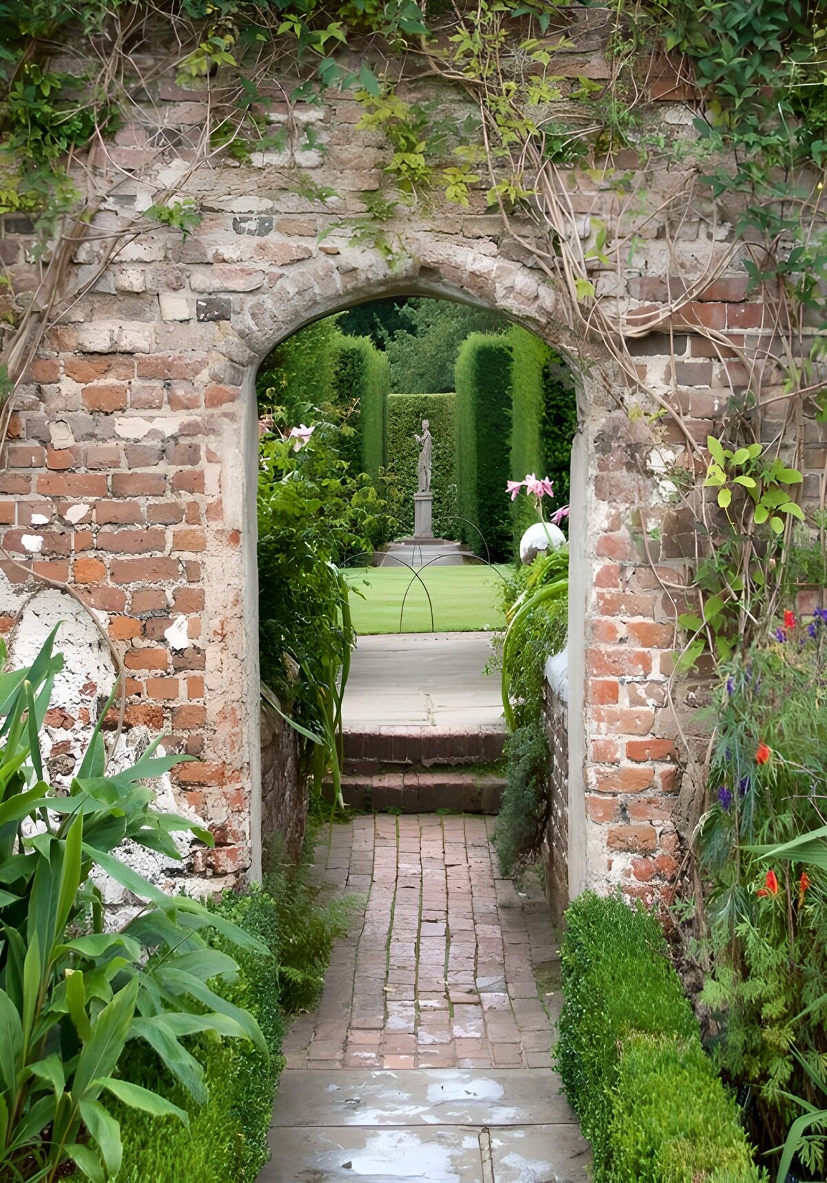 TPFR29329: "Passage vers un jardin secret"