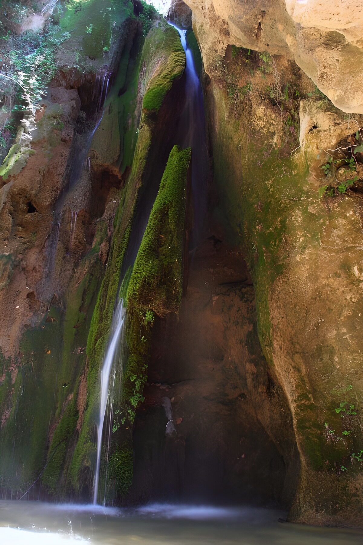 TPFR52951: Cascade mystérieuse dans la nature