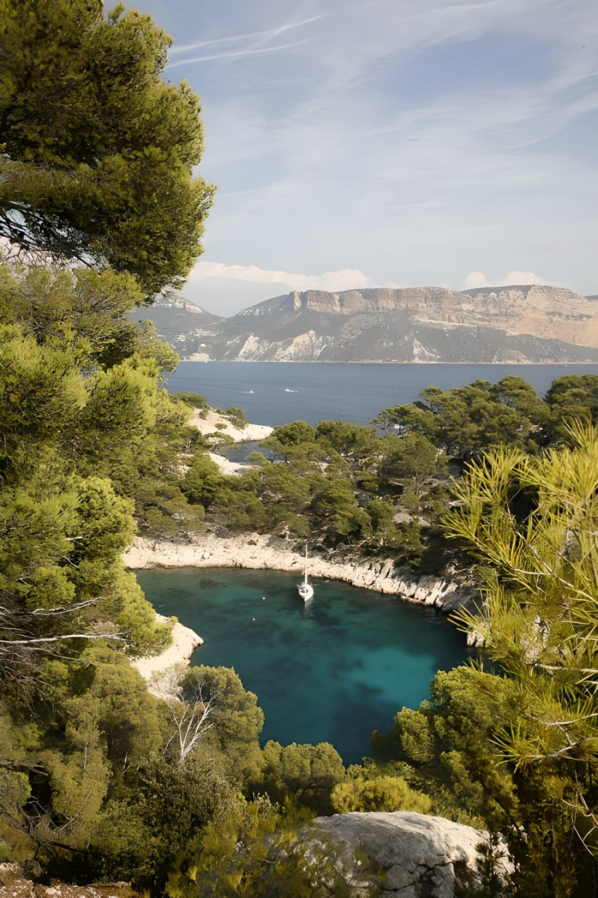 TPFR20757: Calanque paisible à la mer Méditerranée