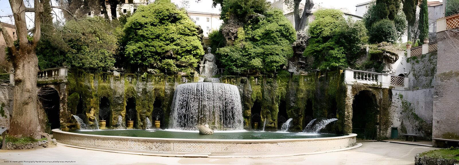 TPFR44720: Fontaine et jardin luxuriant