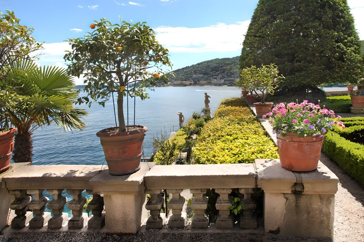 TPFR90966: Jardin paisible au bord de l'eau