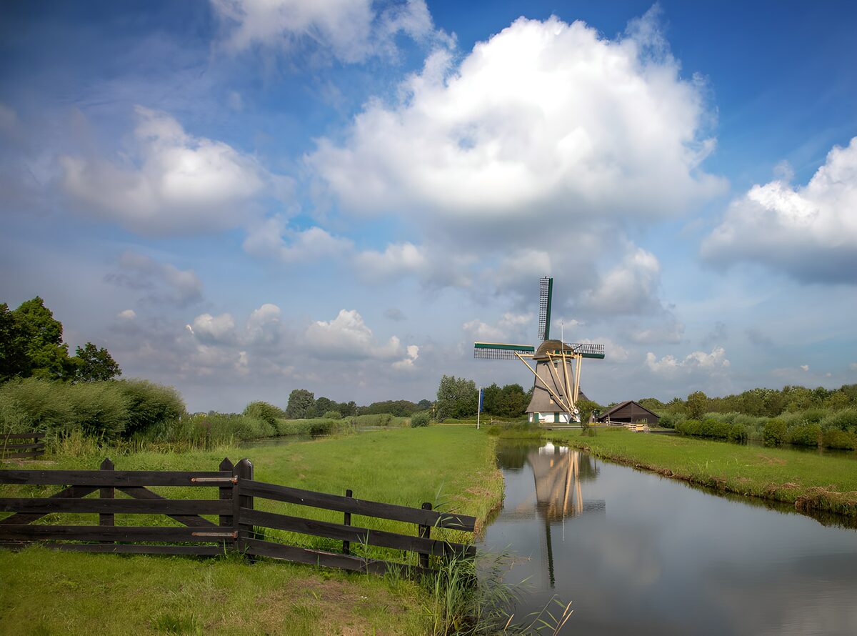 TPFR86687: Moulin dans le paysage paisible