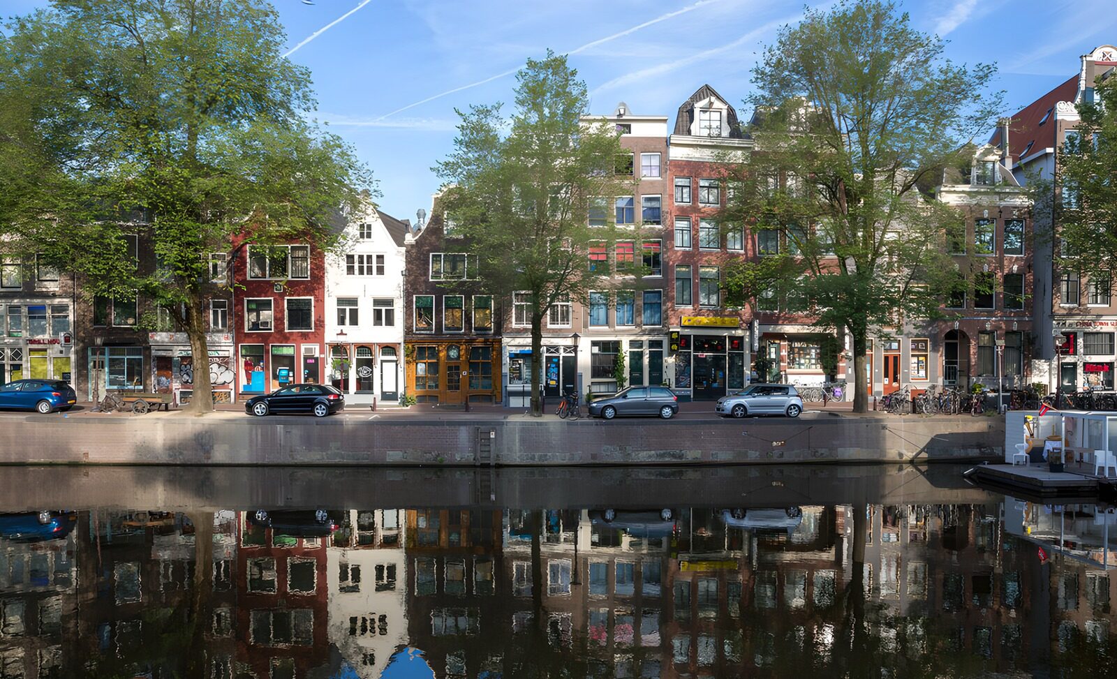 TPFR70509: Reflets des maisons d'Amsterdam