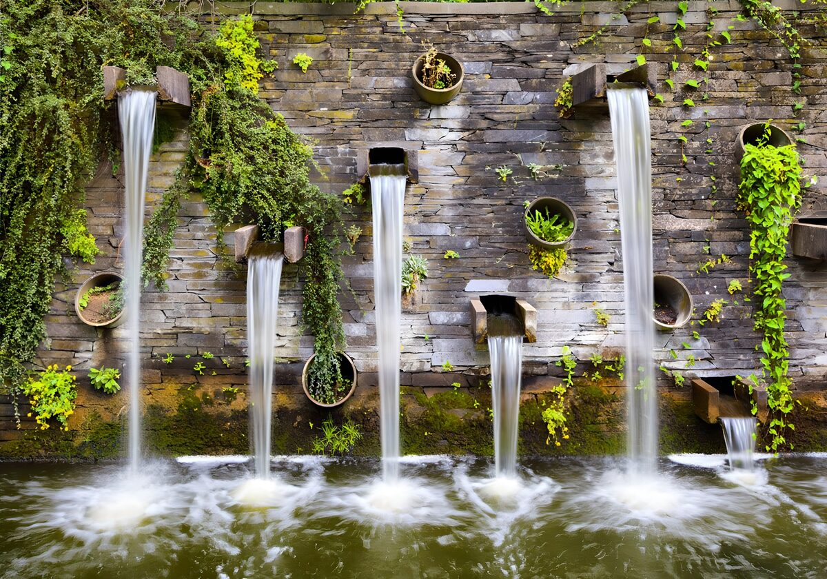 TPFR17766: Mur d'eau et de verdure apaisante