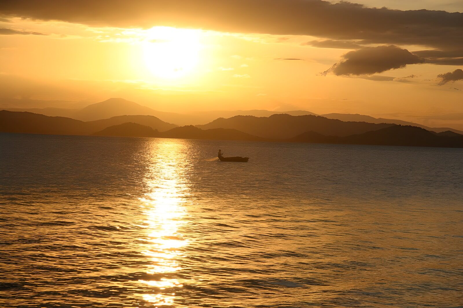 TPFR29513: Coucher de soleil sur l'eau paisible