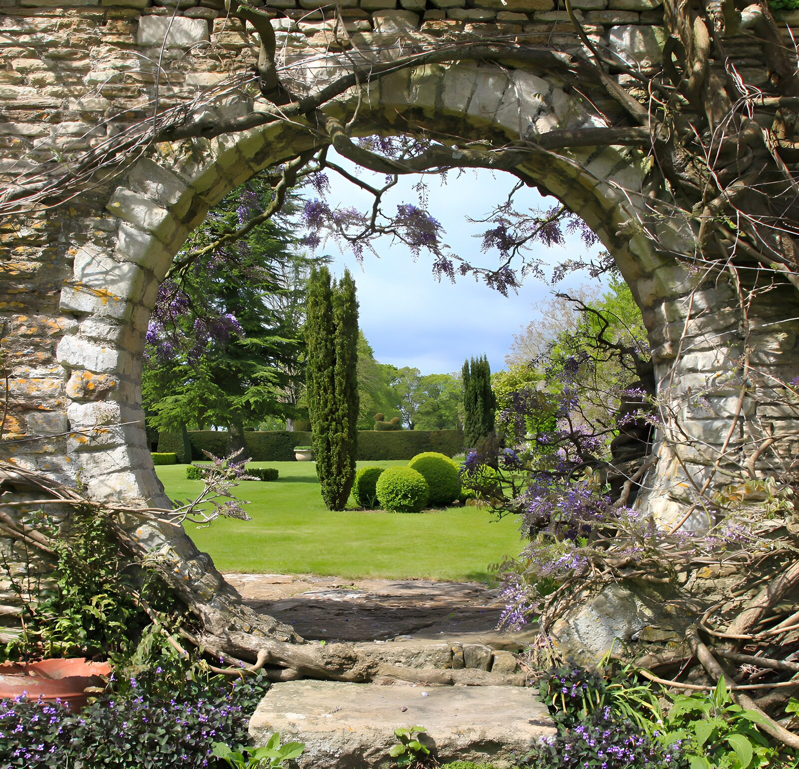 TPFR81180: Tranquille passage dans le jardin