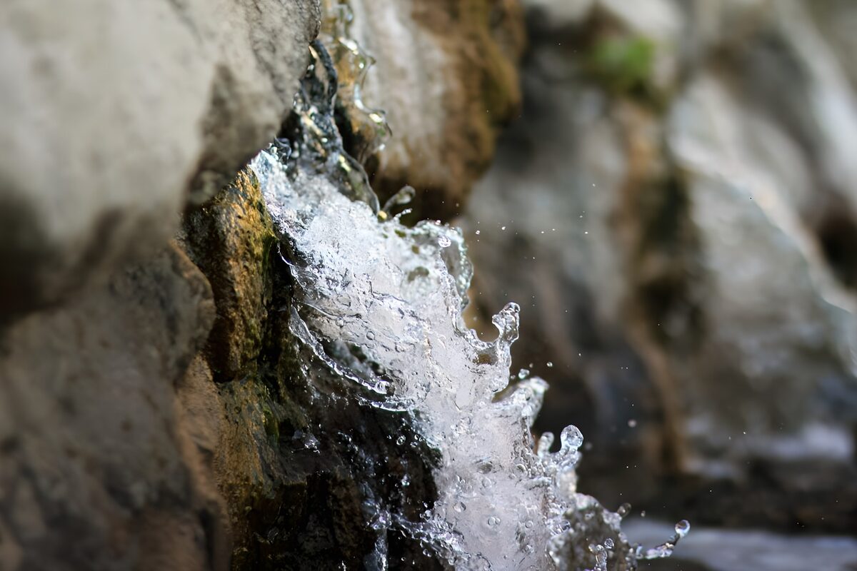 TPFR27079: Cascade d'eau vive