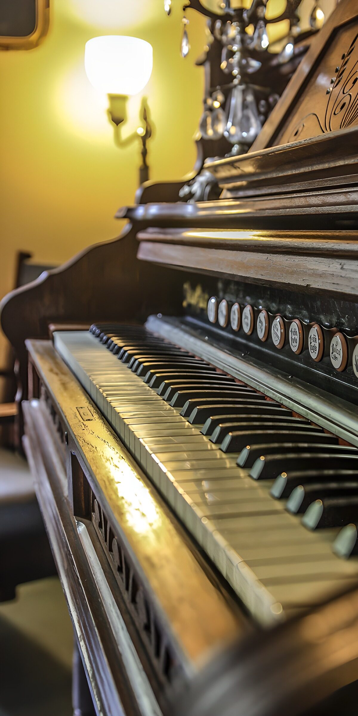 TPFR57682: Piano ancien en bois