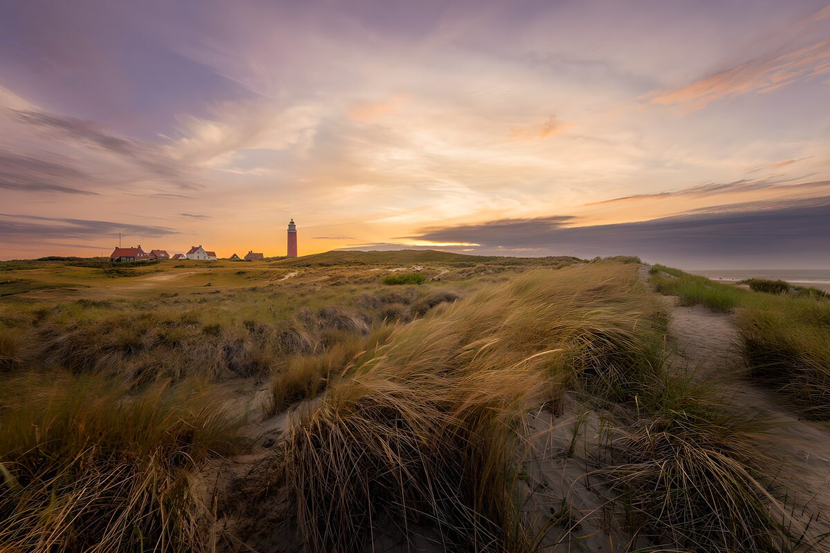 TPFR53973: : Lever de soleil sur le phare côtier