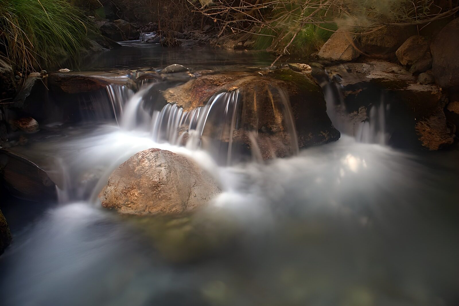TPFR89539: Cascade paisible dans la nature