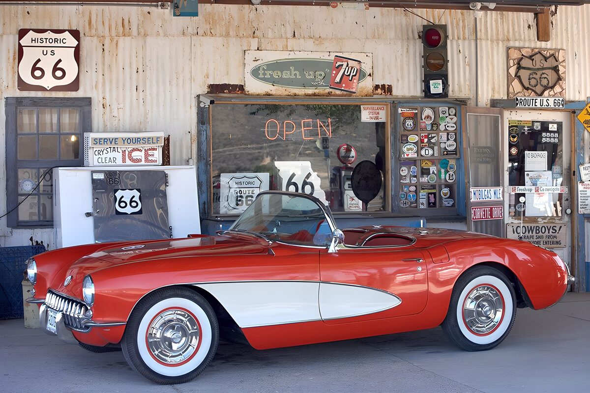 TPFR86170: Corvette rouge sur la Route 66