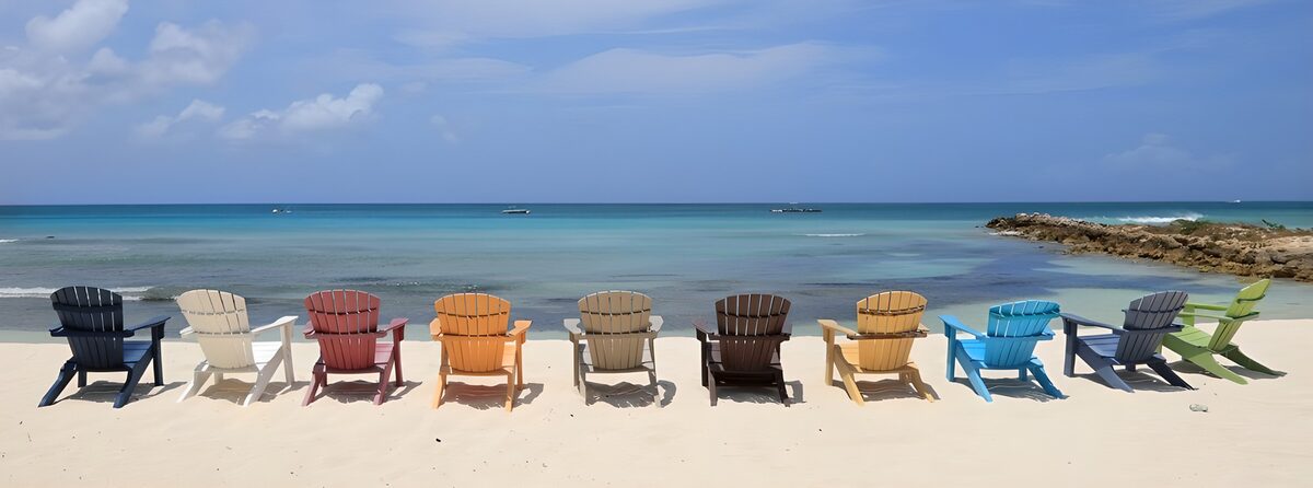 TPFR62520: Chaises colorées sur la plage