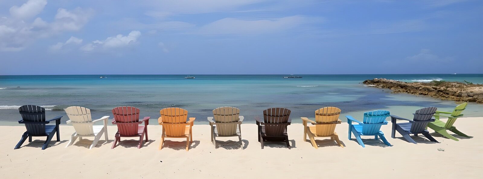 TPFR62520: Chaises colorées sur la plage