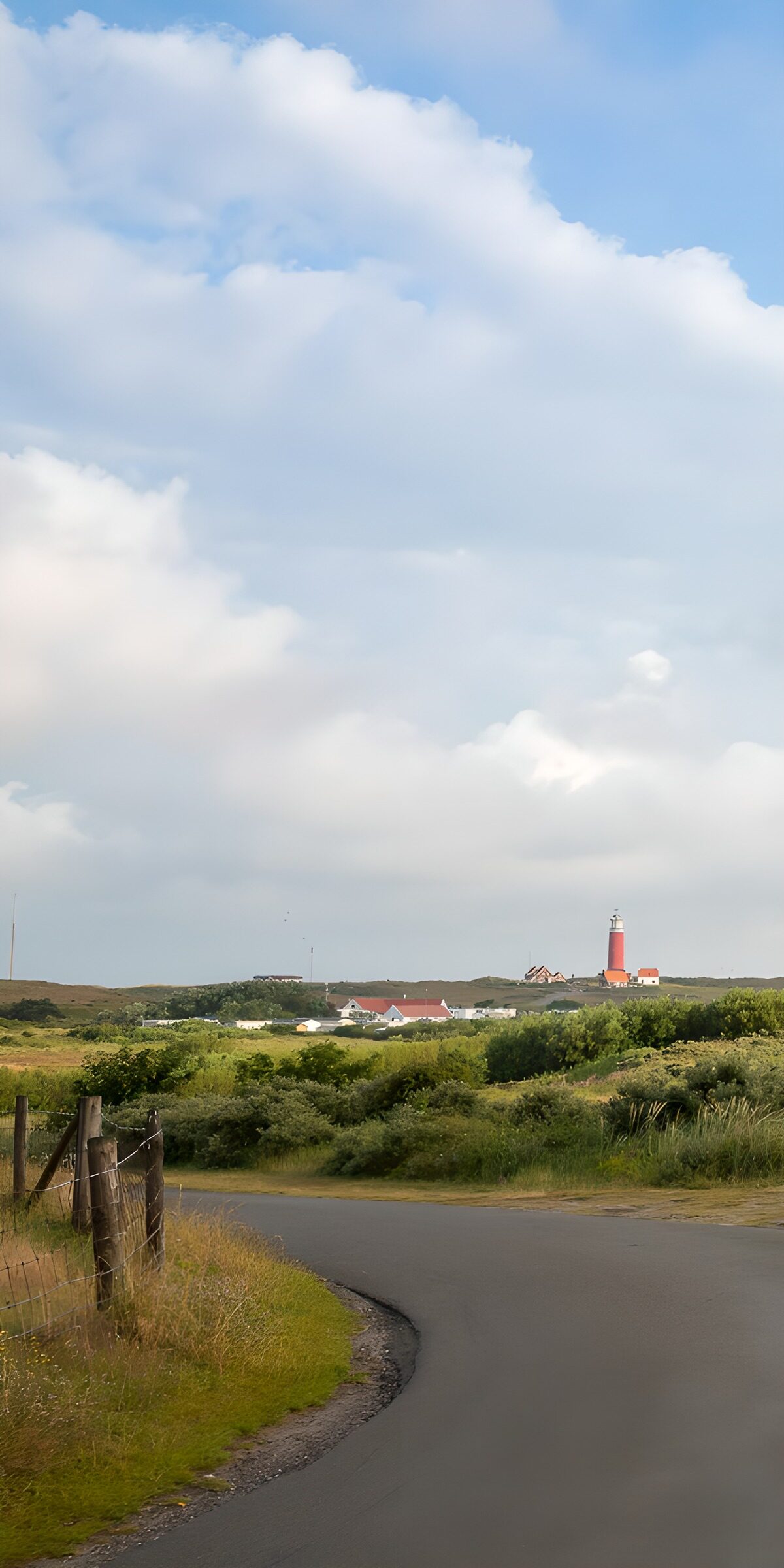 TPFR86869: Phare et paysage tranquille du littoral