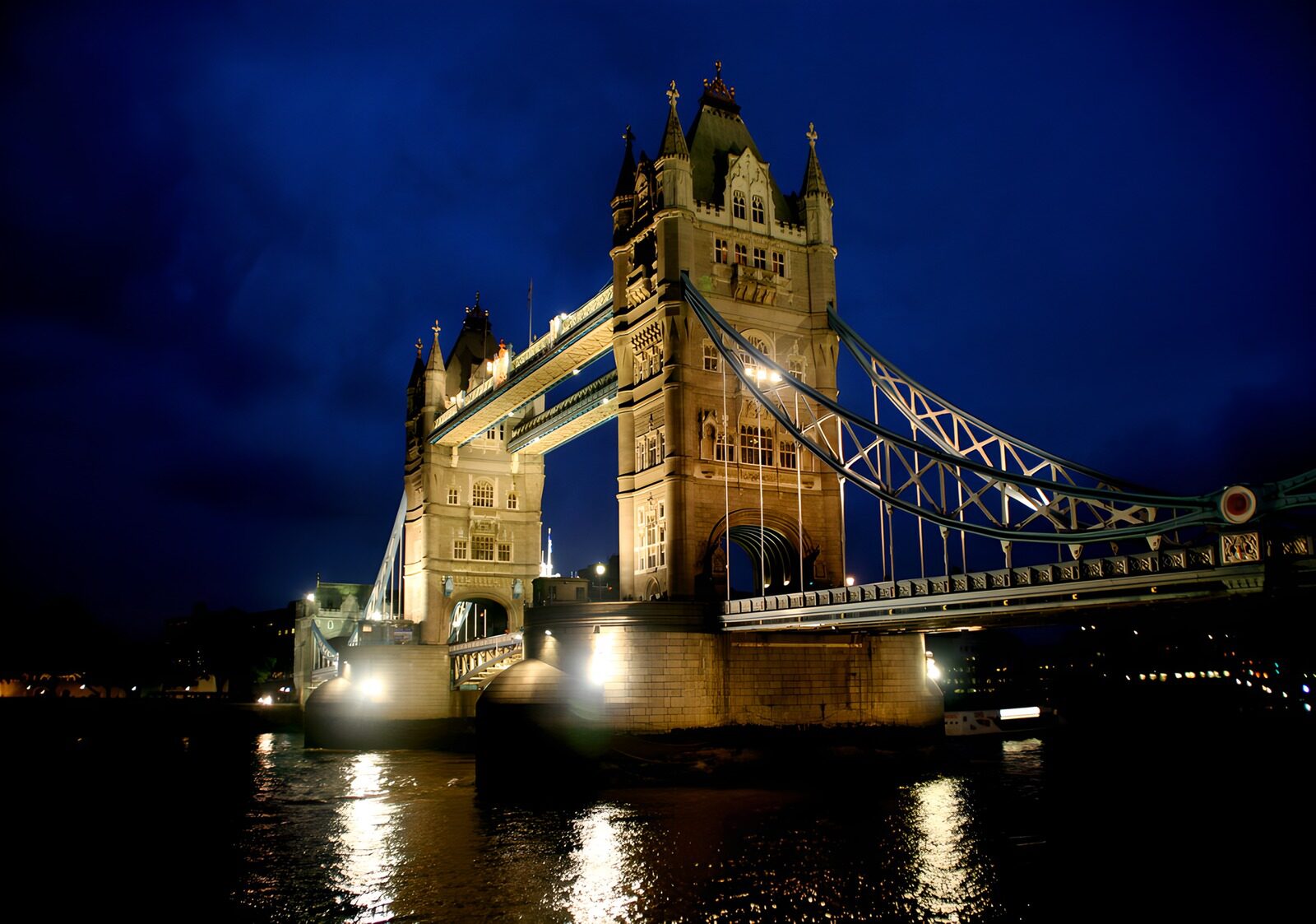 TPFR16769: Tour de Londres illuminée la nuit