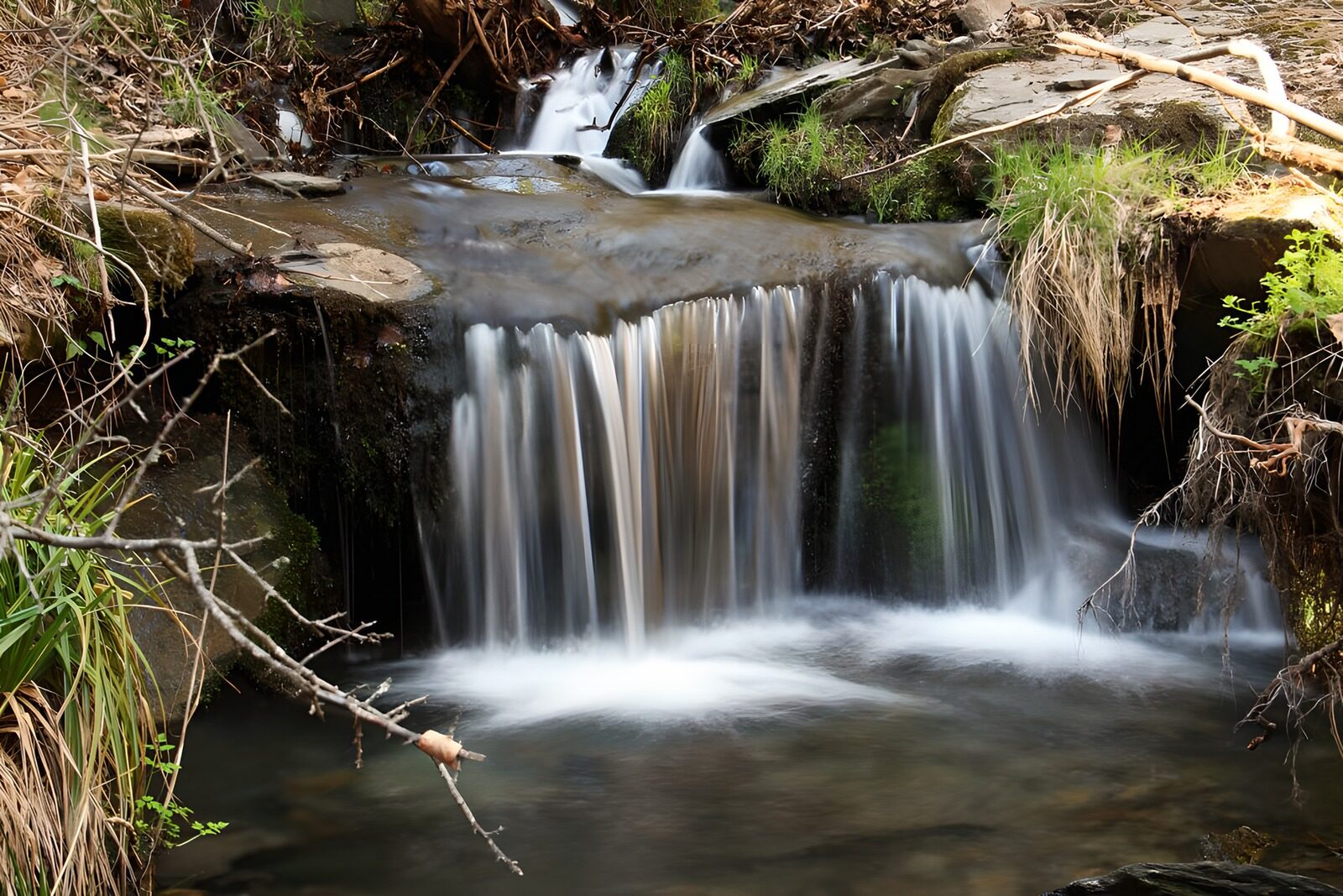 TPFR74991: Cascade apaisante dans la nature