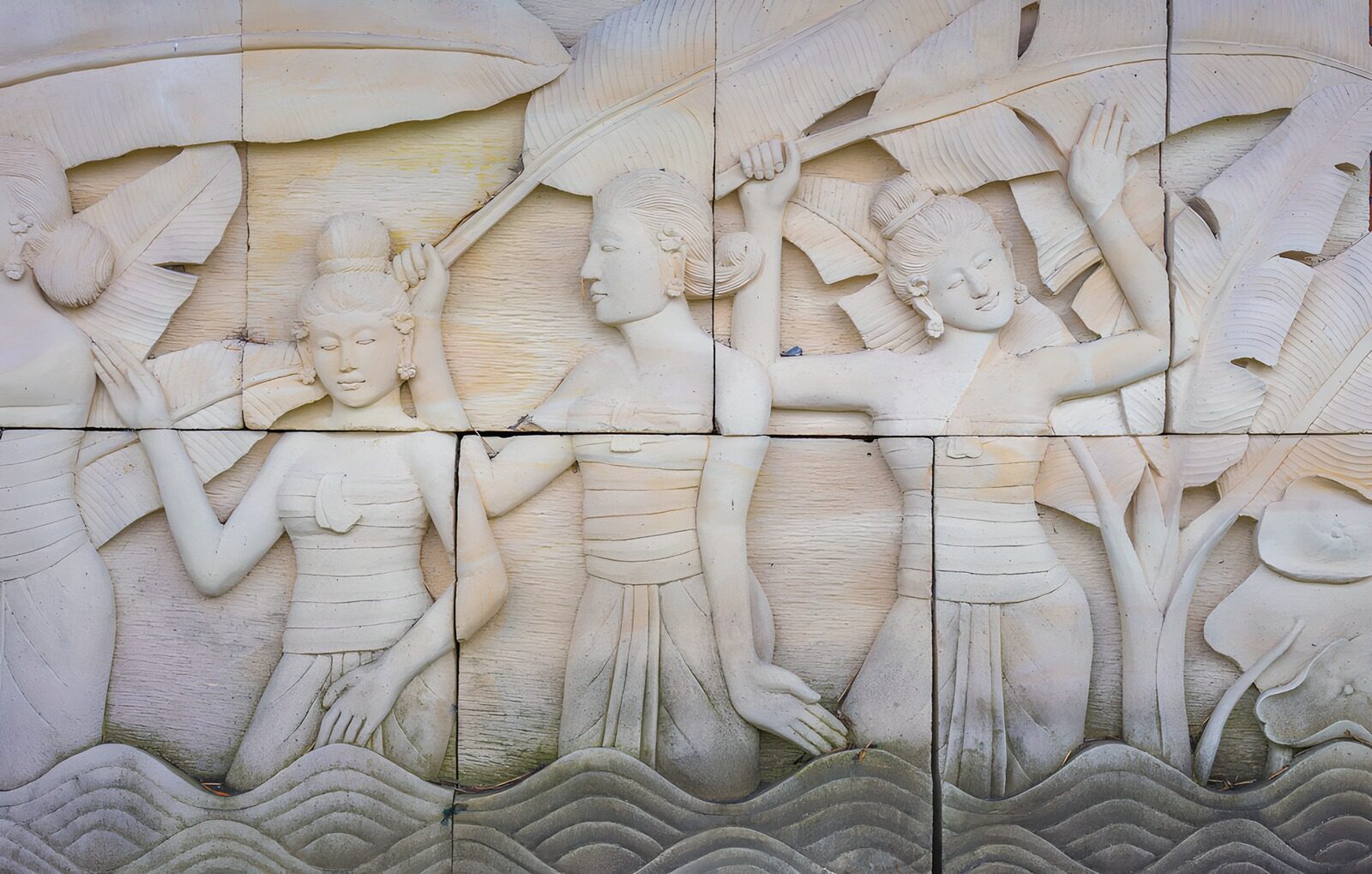 TPFR93579: Scènes de danse balinaise en relief