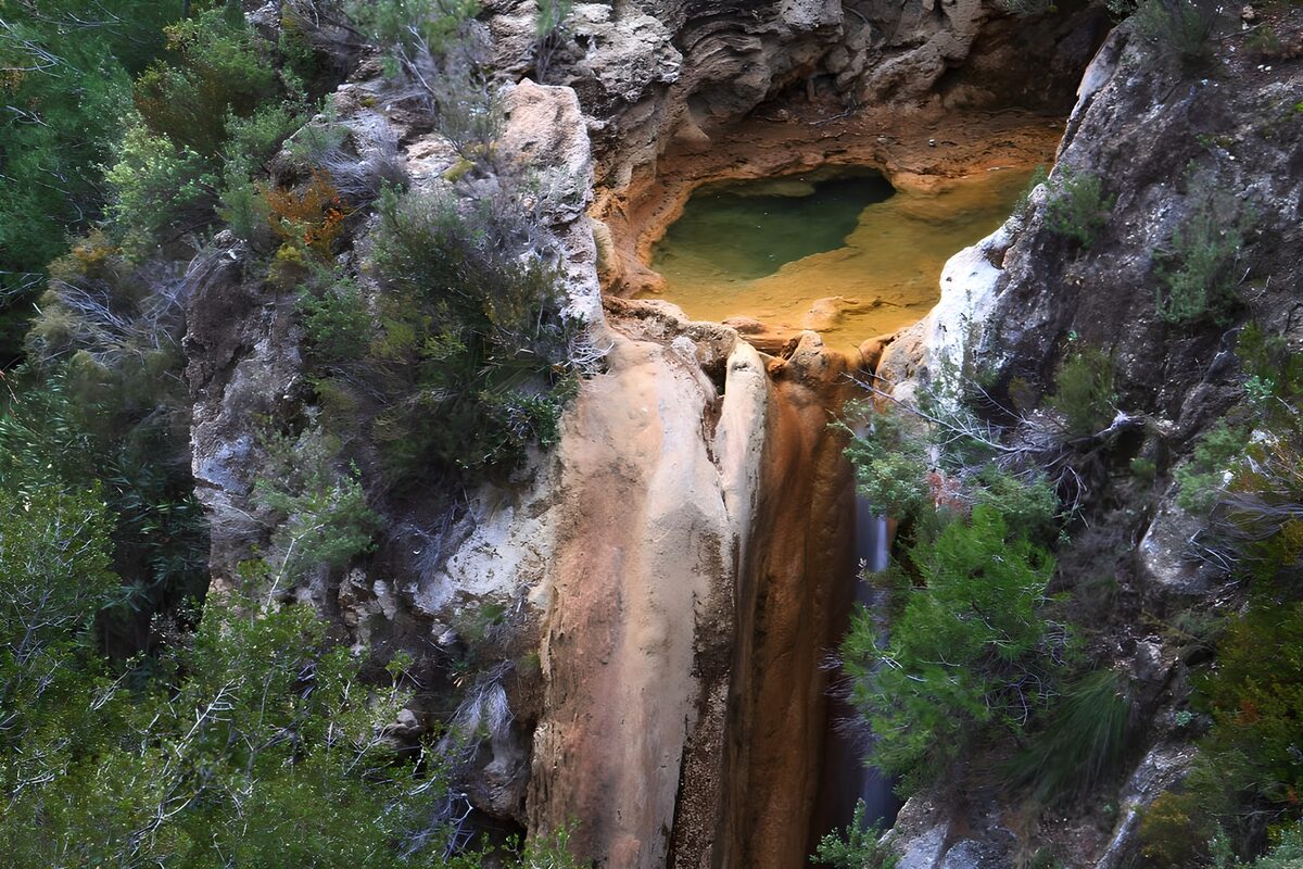 TPFR95832: Chute d'eau et bassin caché