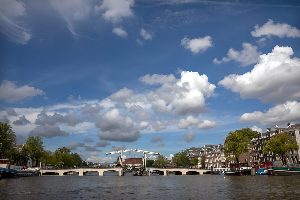 TPFR58591: Ciel bleu au-dessus des canaux d'Amsterdam