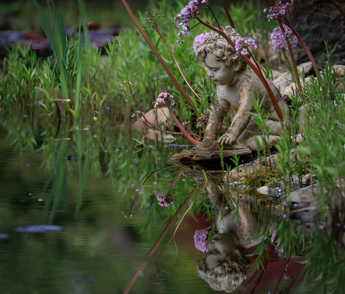 TPFR74650: Statue enfant au bord de l'eau