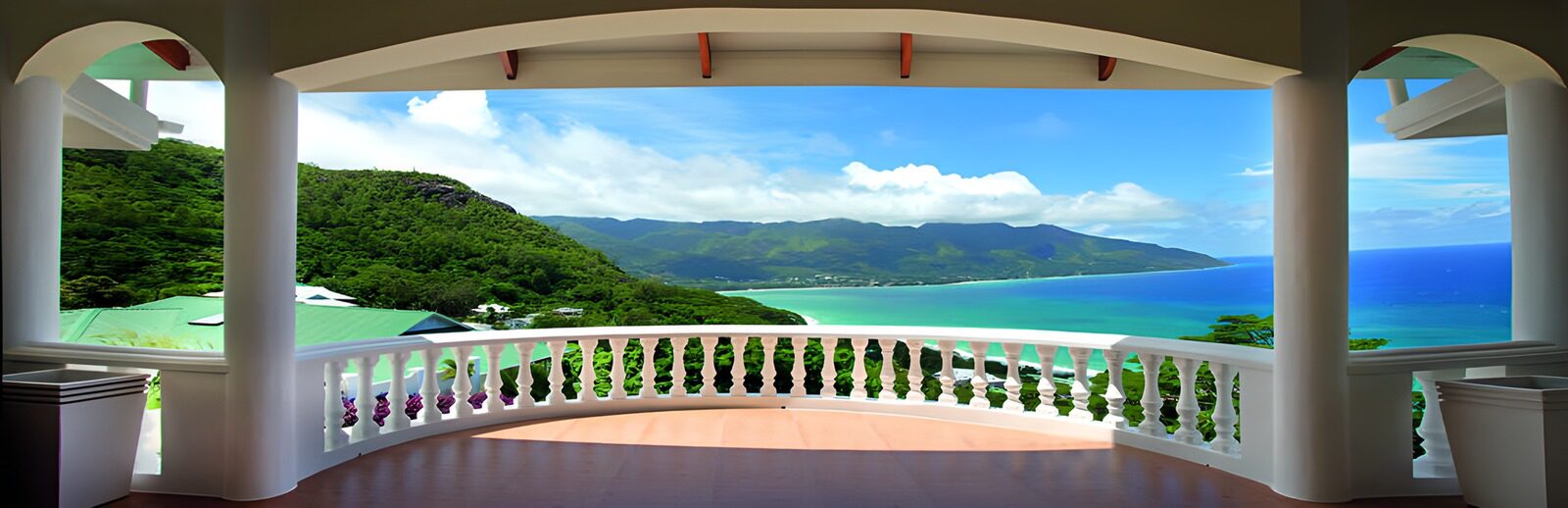 TPFR29984: Vue panoramique sur la mer et les montagnes