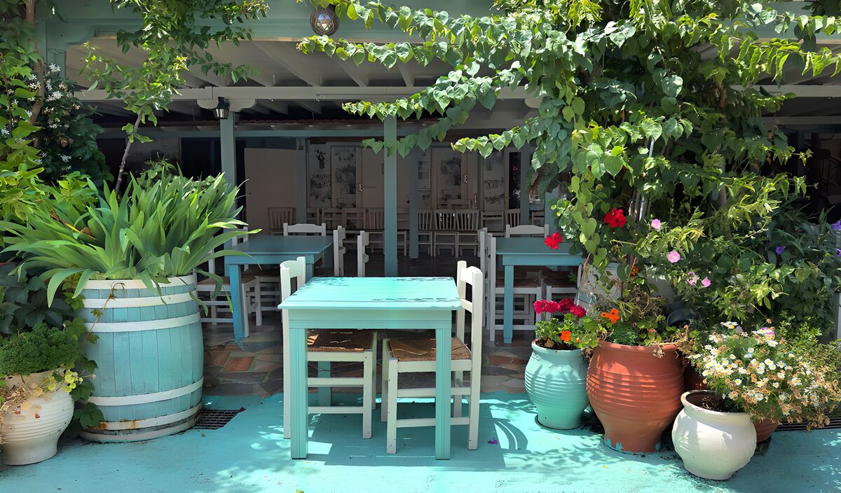 TPFR46545: Terrasse colorée en été