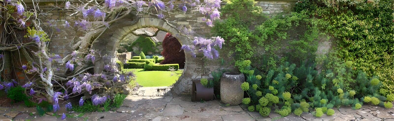TPFR21533: Archway fleuri dans un jardin paisible
