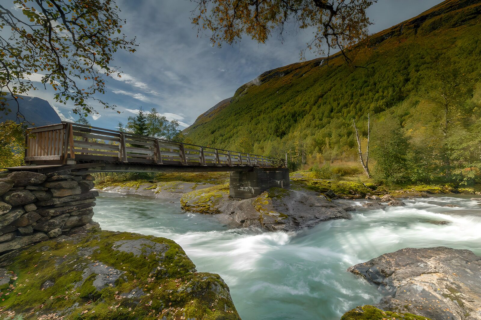TPFR63380: Pont paisible au bord de la rivière
