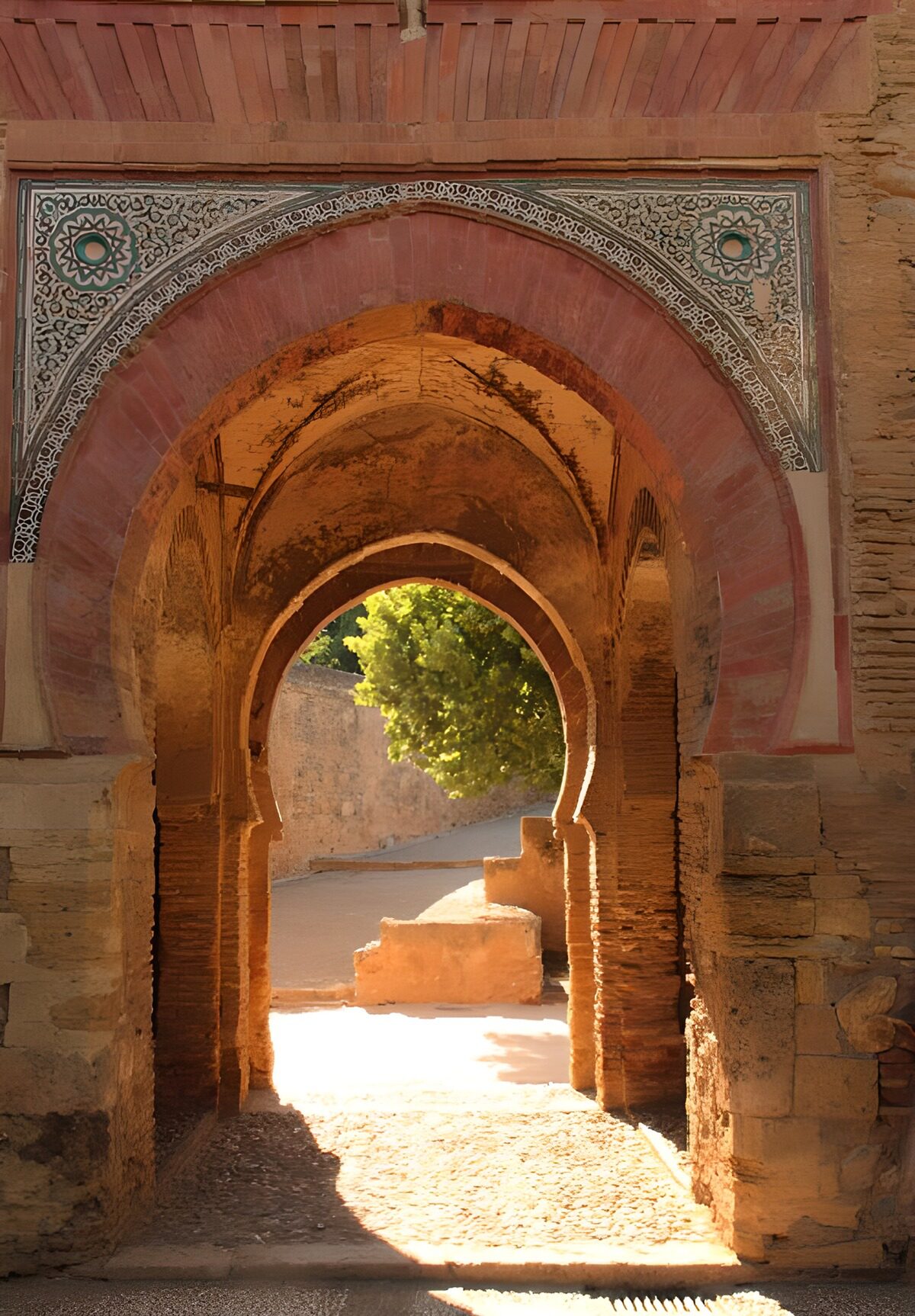 TPFR38564: Porte historique avec motifs marocains