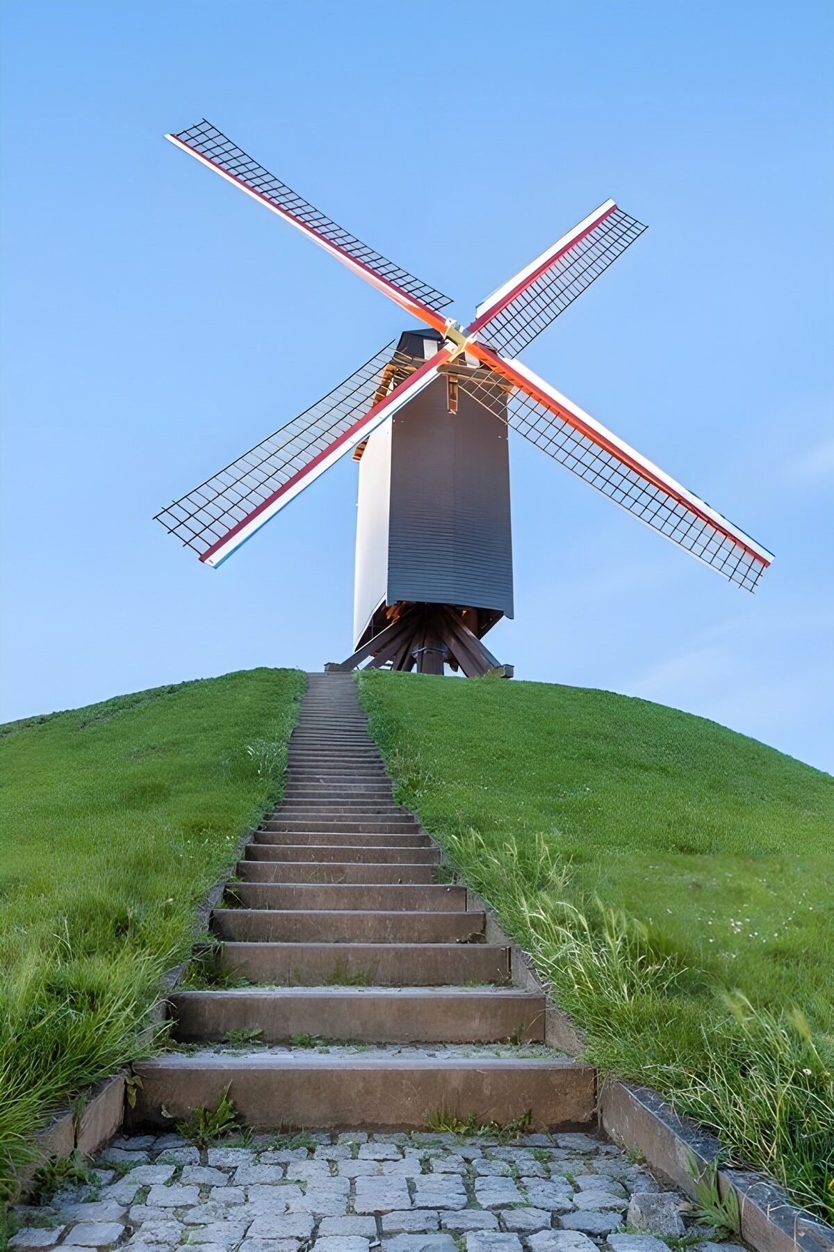 TPFR58967: Moulin pittoresque sur la colline