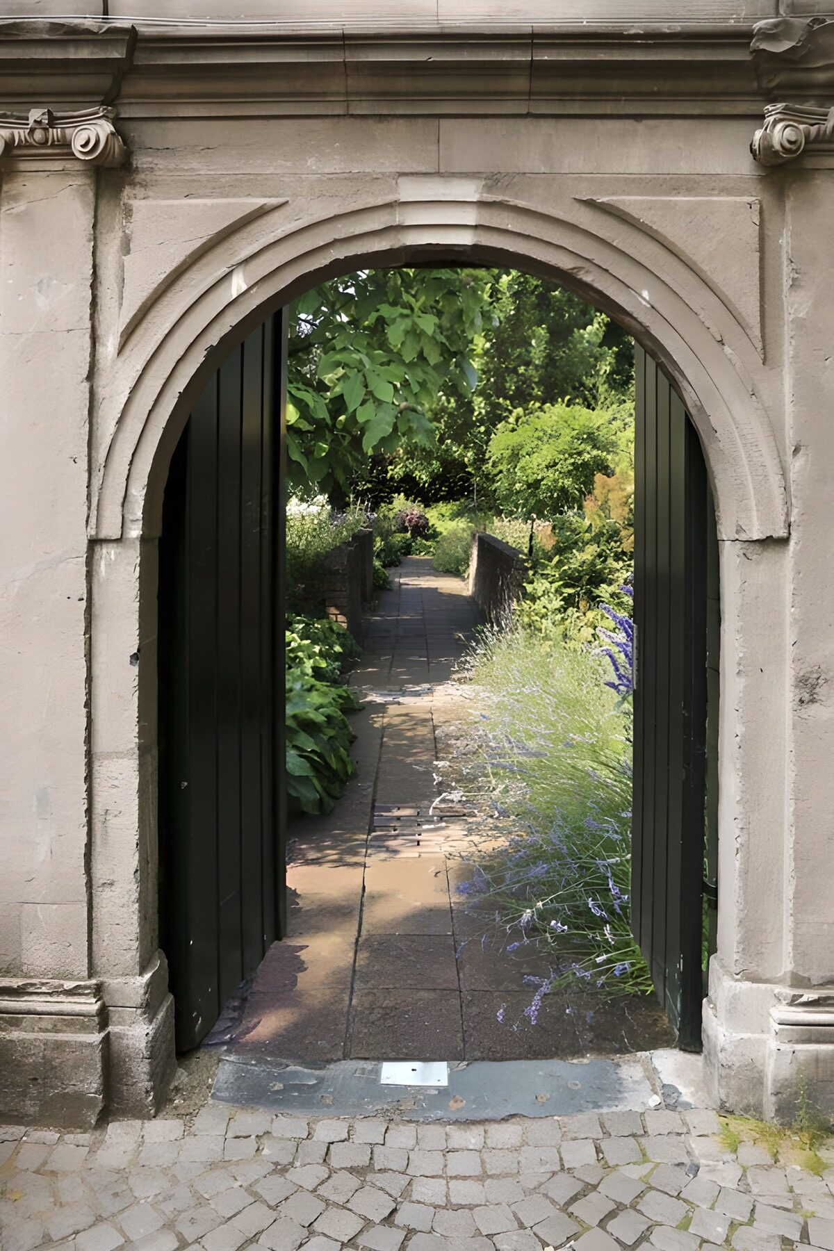 TPFR38704: Portail vers un jardin secret
