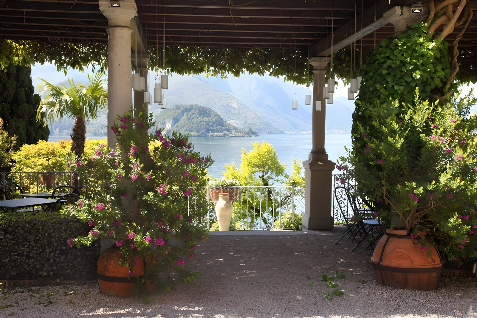TPFR74675: Vue panoramique sur le lac verdoyant