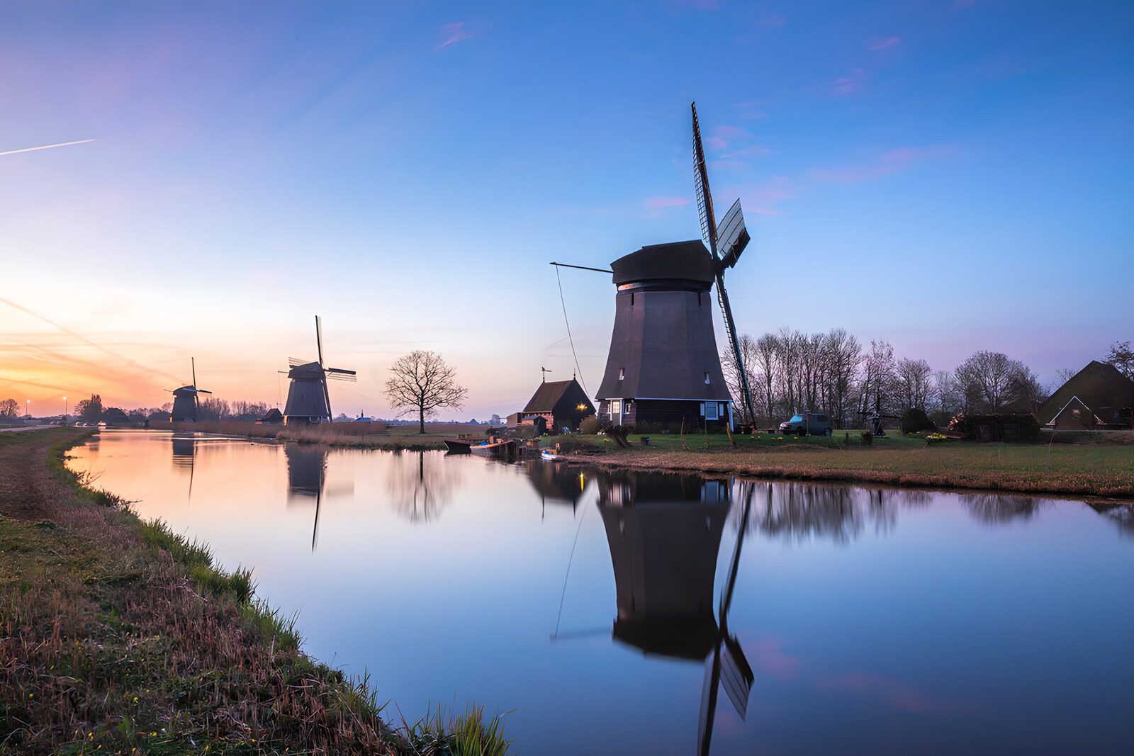 TPFR12299: Moulins au crépuscule
