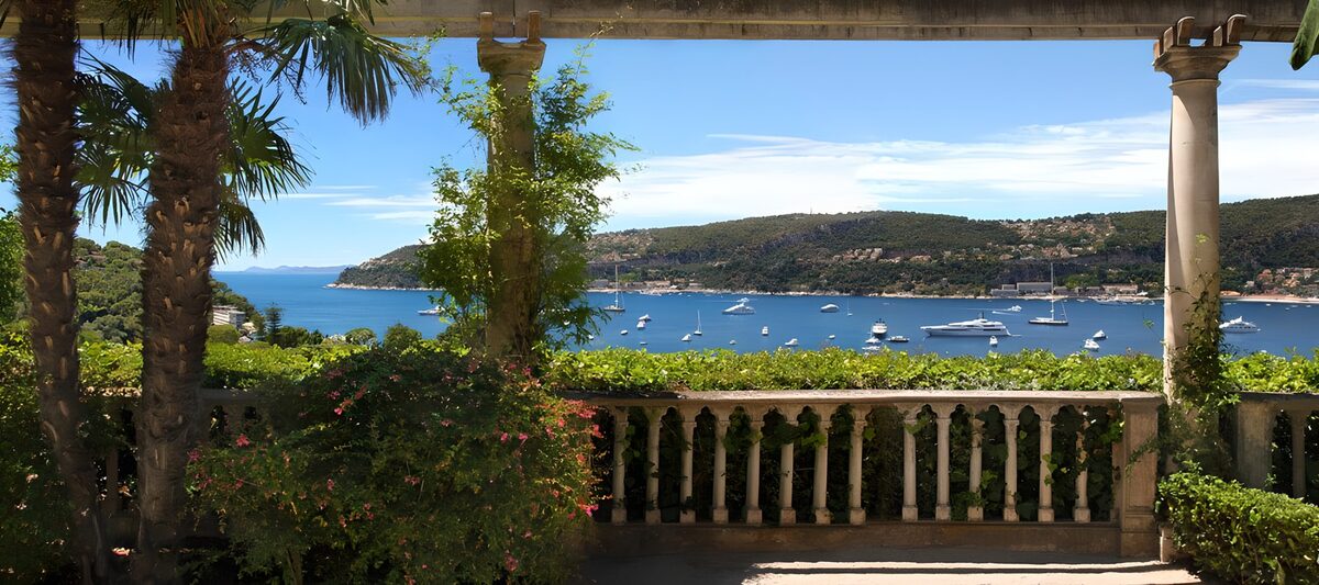 Vue panoramique sur la mer Méditerranée