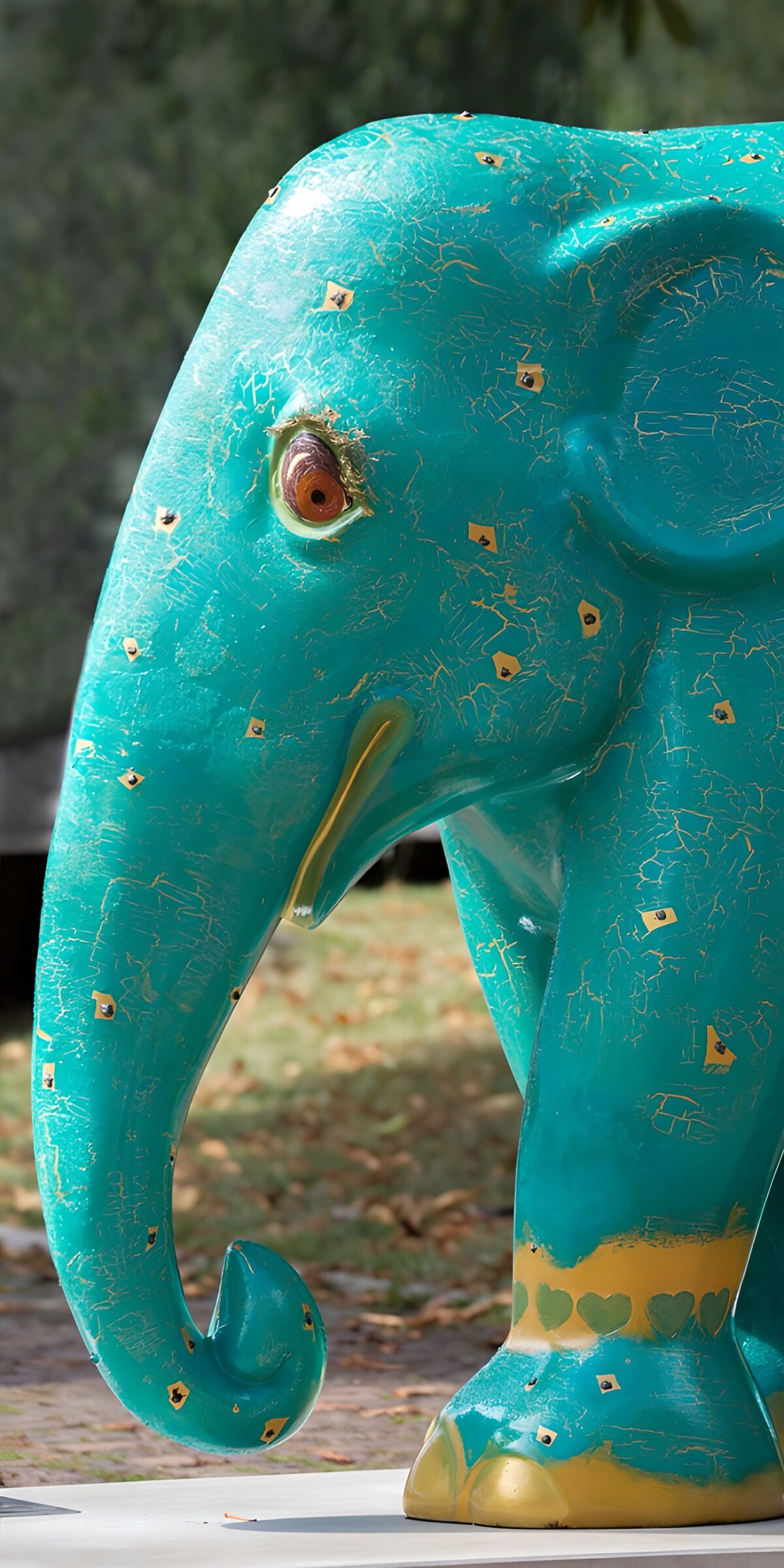 TPFR13281: Éléphant coloré en plein air