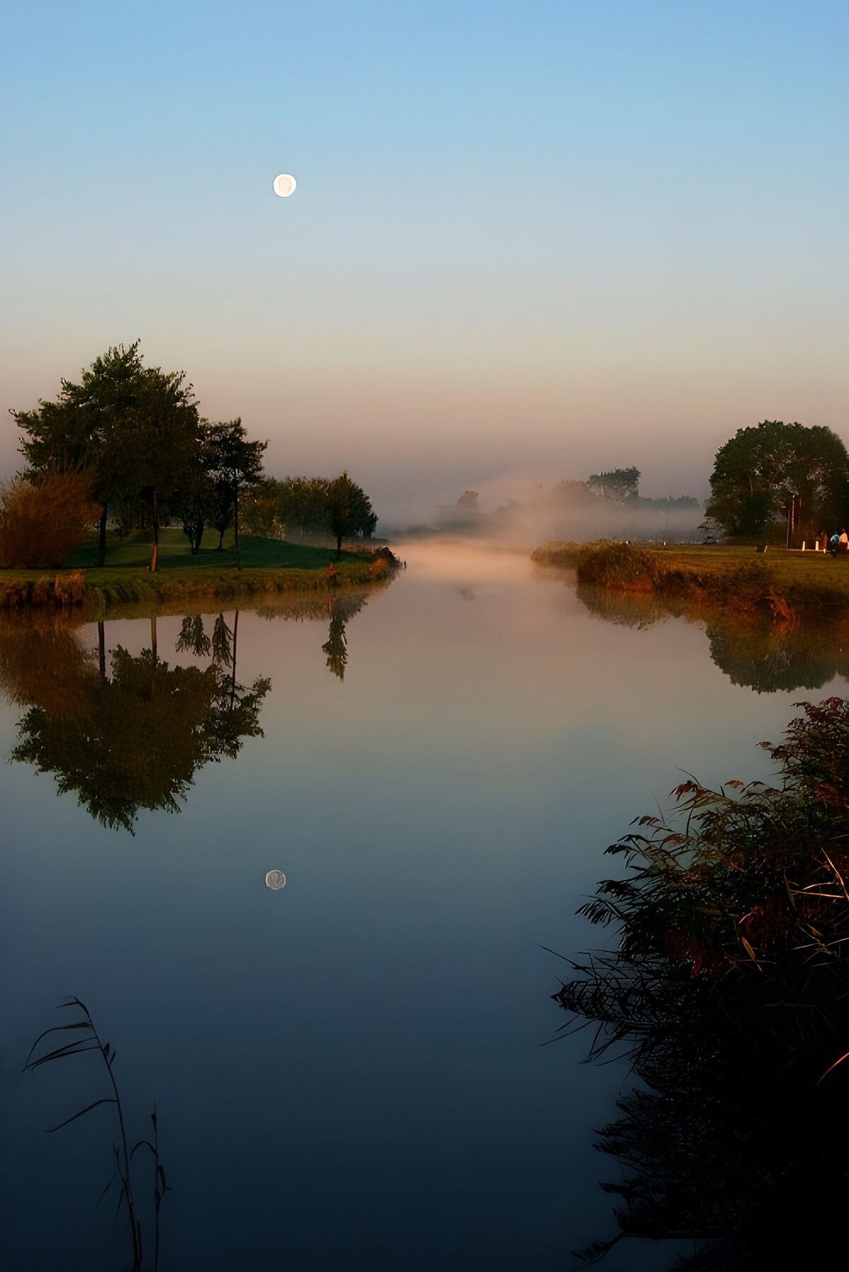 TPFR84811: Reflets de la lune sur la rivière