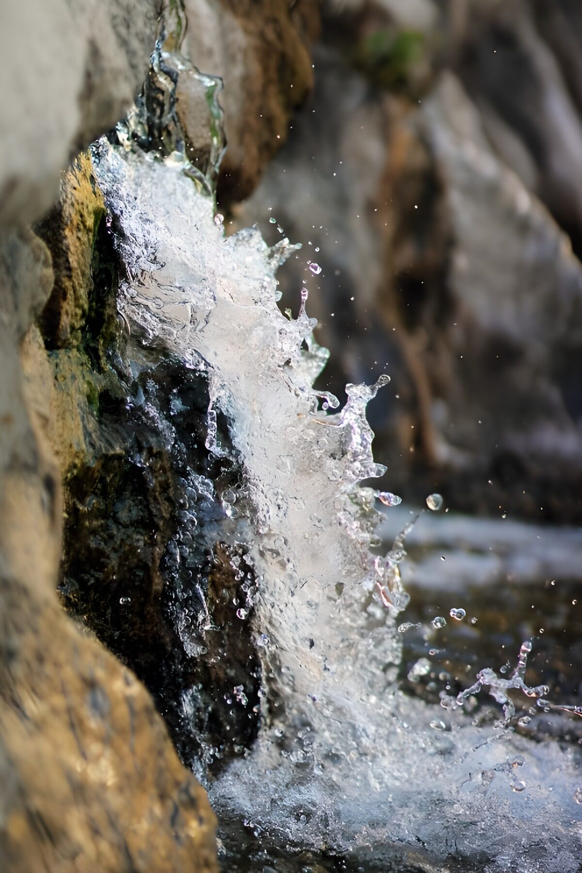 TPFR10583: Cascade d'eau cristalline