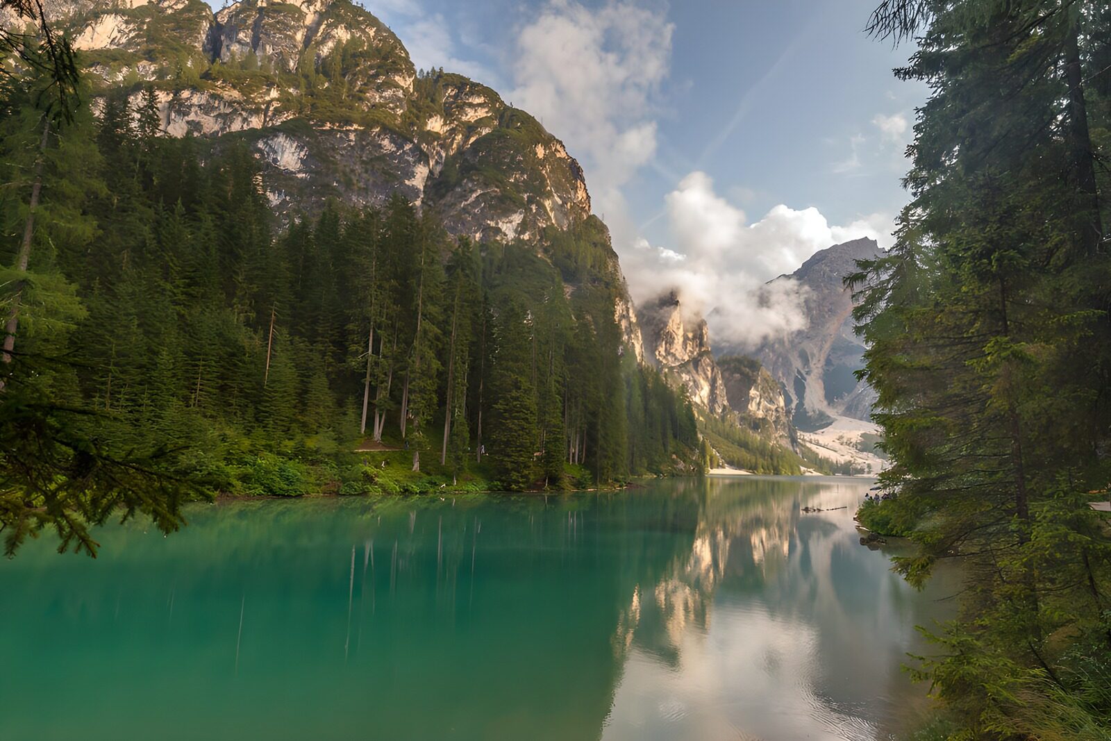 TPFR29584: Lac magnifique des Dolomites