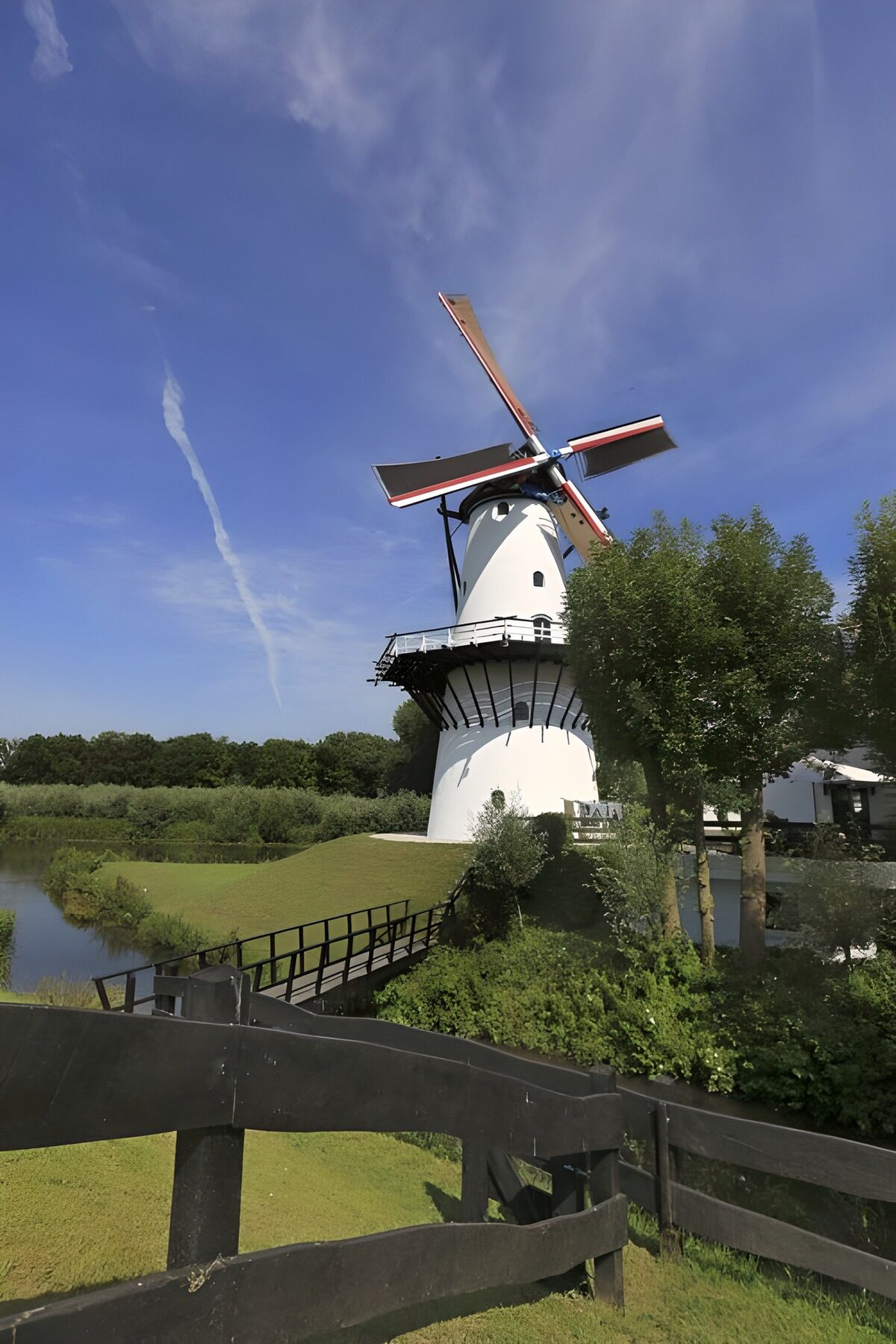 TPFR72925: Moulin pittoresque sous le ciel bleu