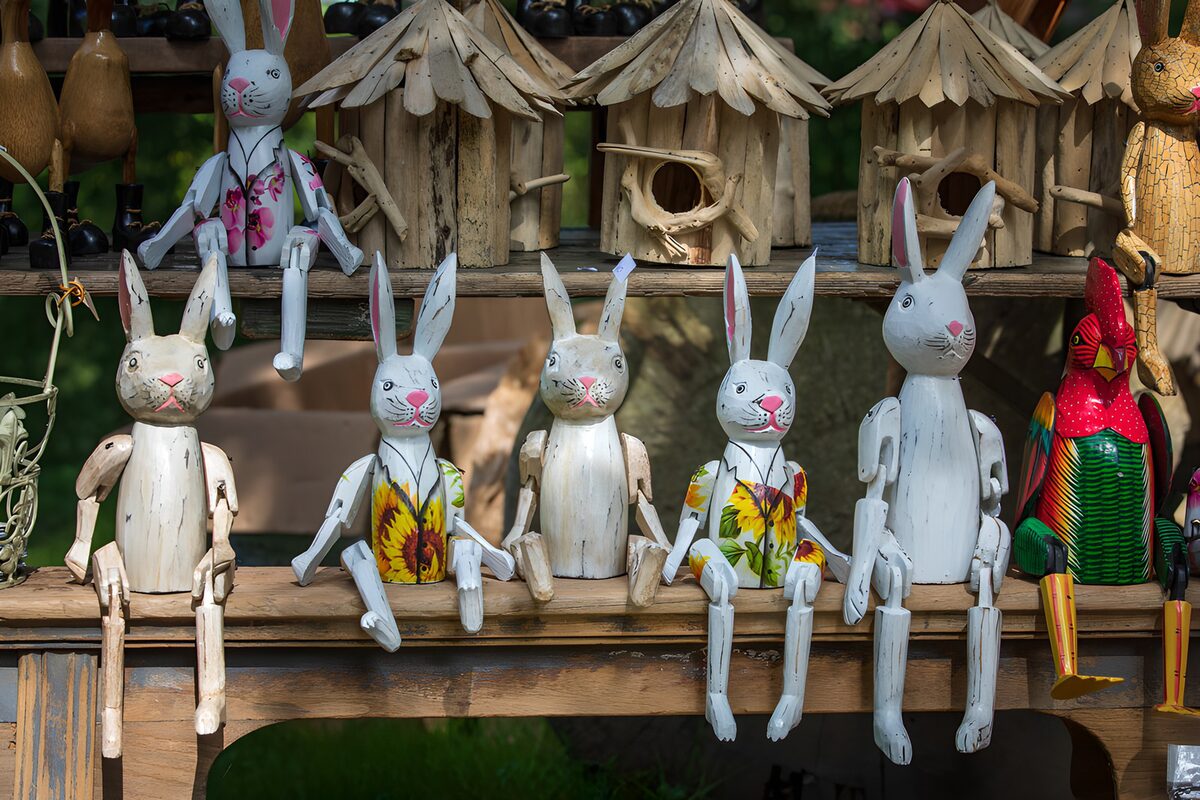 TPFR78163: : Lapins en bois artisanaux colorés