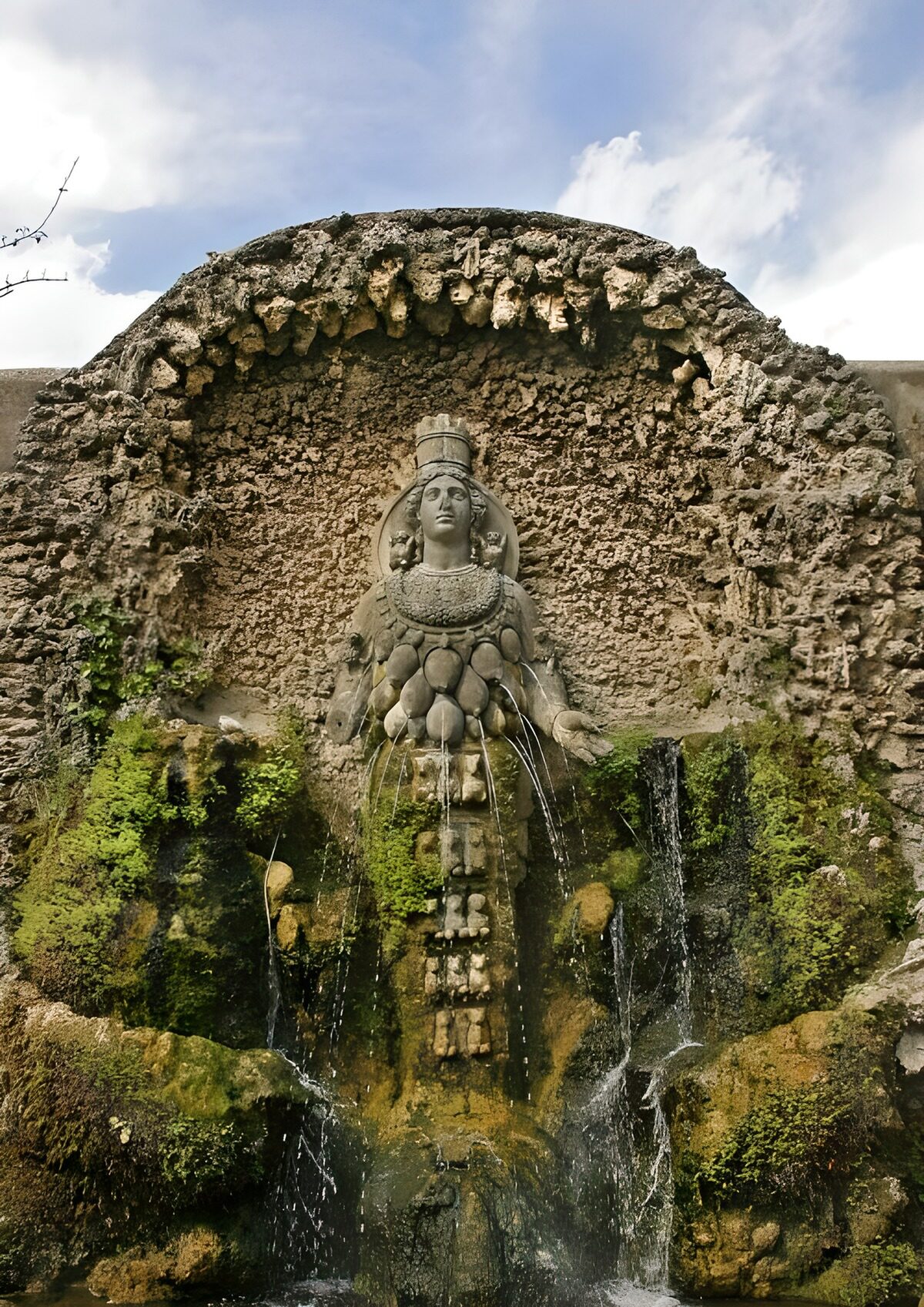 TPFR45990: Fontaine historique à la déesse