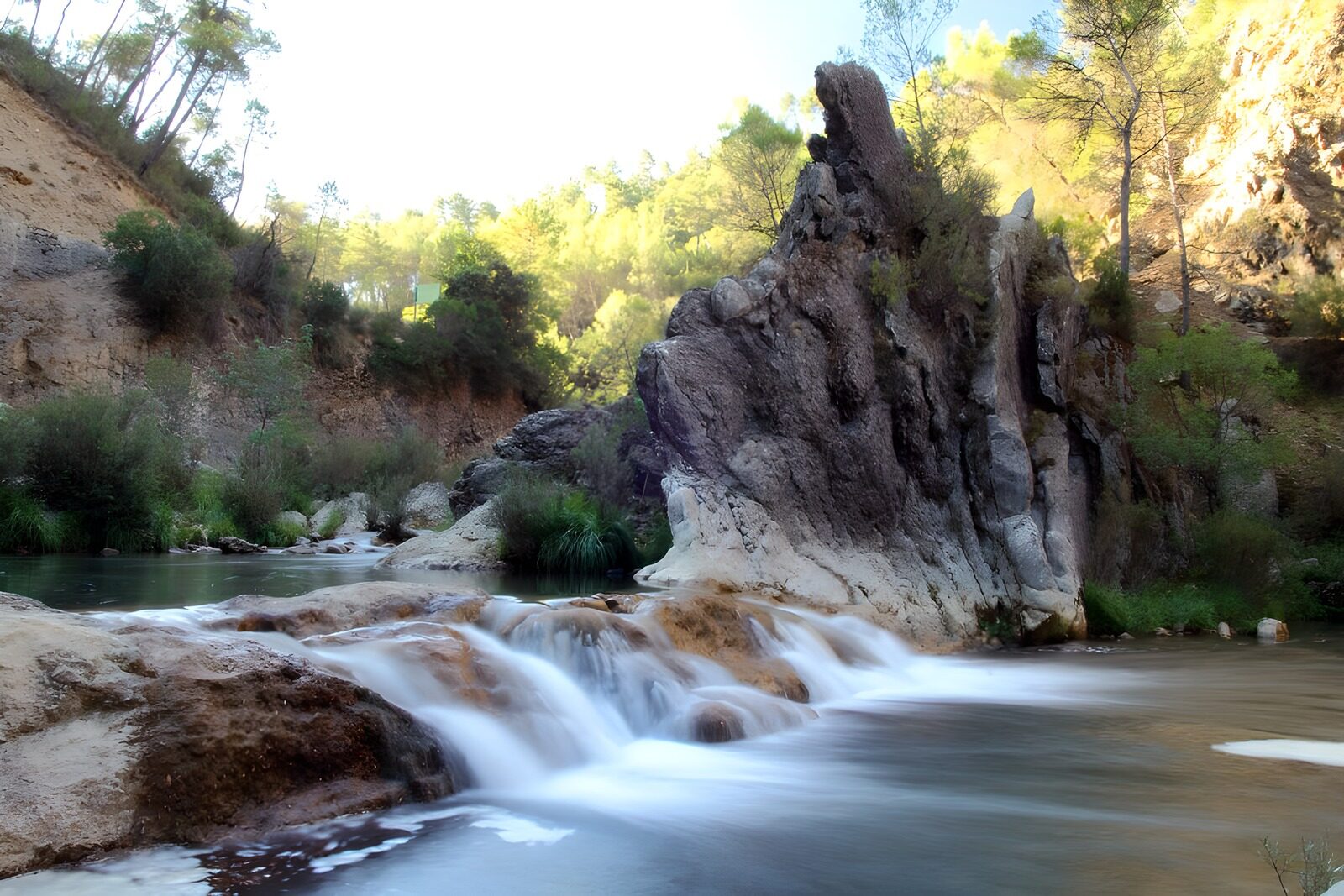 TPFR53756: Cascade paisible dans la nature