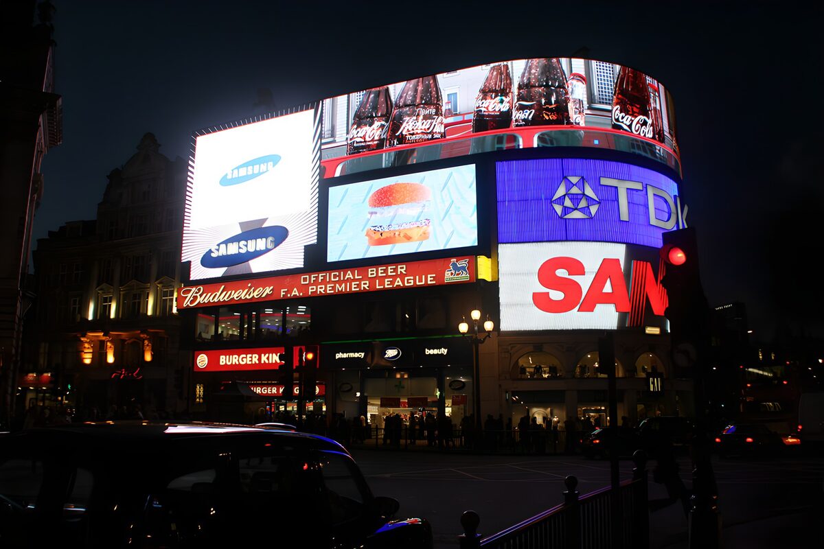TPFR22732: Lumières de Piccadilly Circus