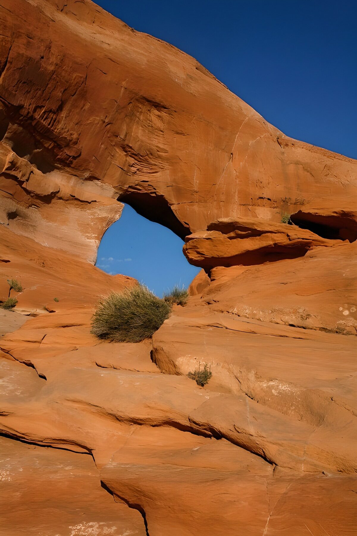 Arc naturel dans le désert