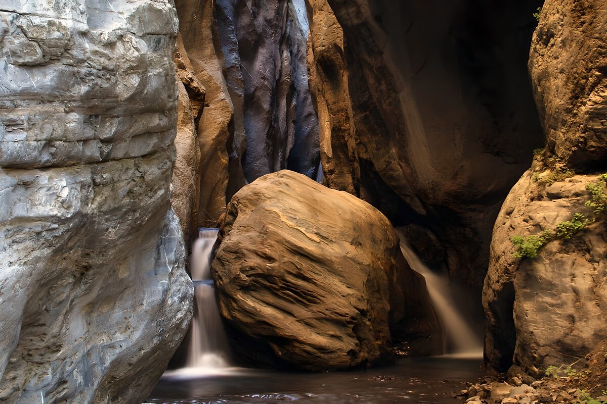 TPFR45055: Les Gorges Mystérieuses