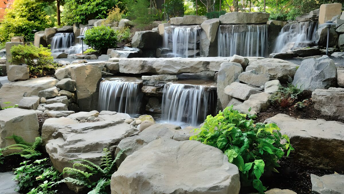 Cascade paisible dans un jardin