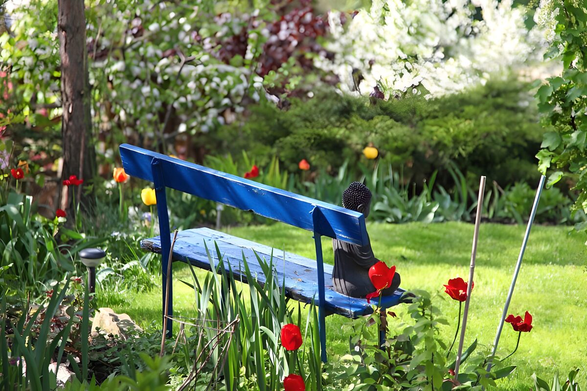 Bouddha sur un banc bleu version 1